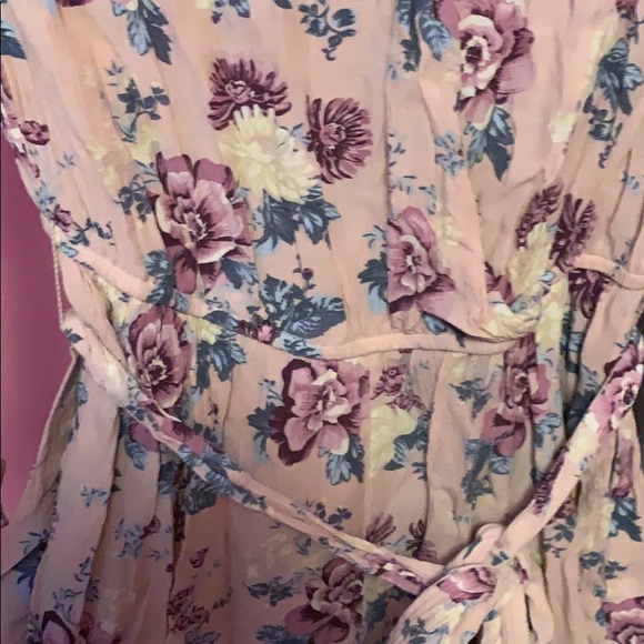 AE Floral Romper - Picture 3 of 5